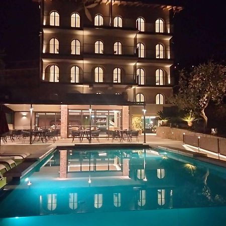 Hotel Ristorante Al Caminetto Worldhotels Crafted Adults Only Torri Del Benaco Bagian luar foto