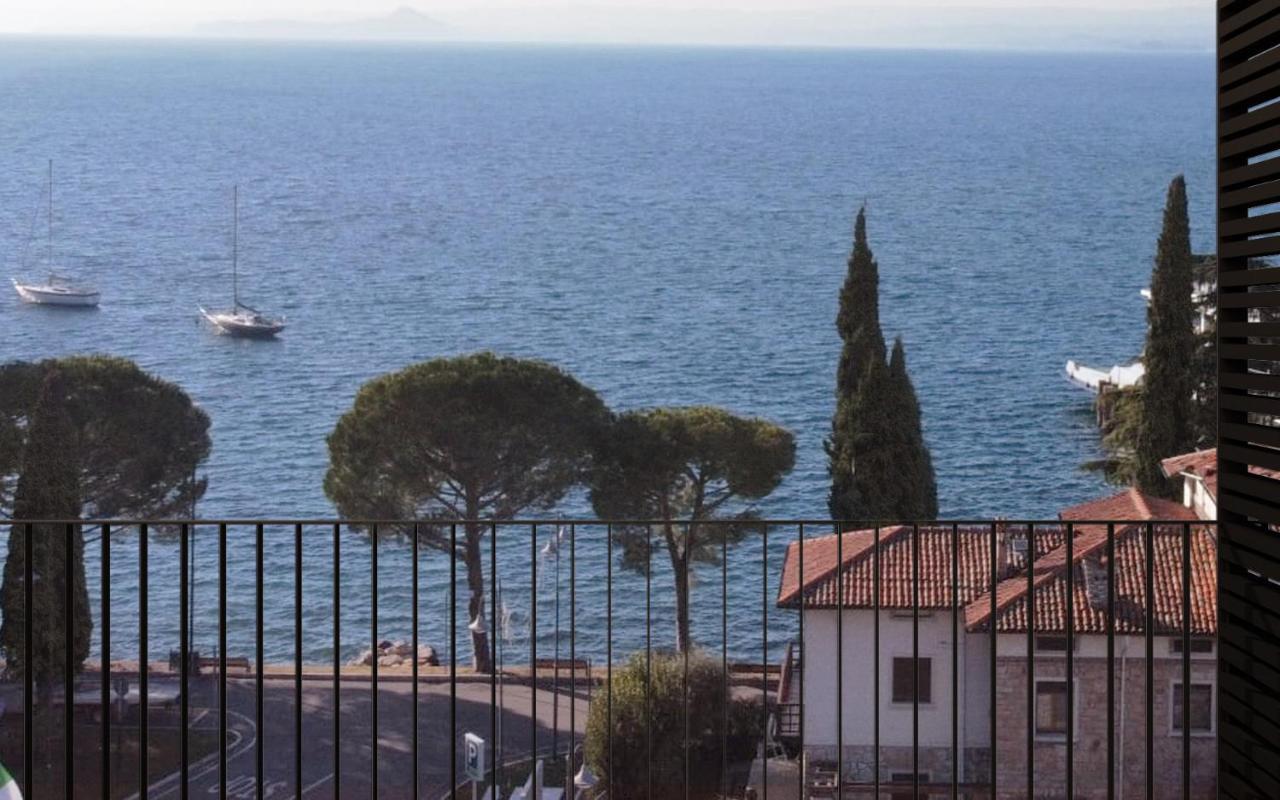 Hotel Ristorante Al Caminetto Worldhotels Crafted Adults Only Torri Del Benaco Bagian luar foto
