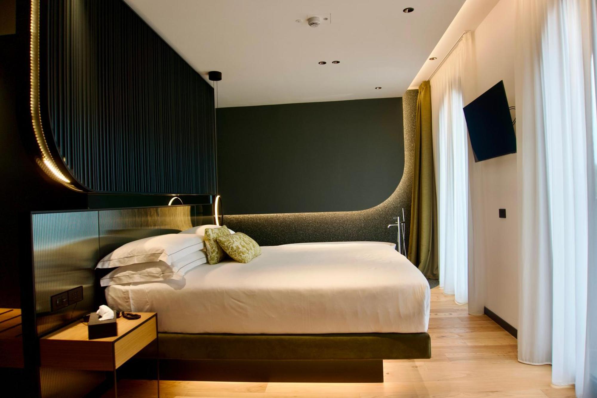 Hotel Ristorante Al Caminetto Worldhotels Crafted Adults Only Torri Del Benaco Bagian luar foto