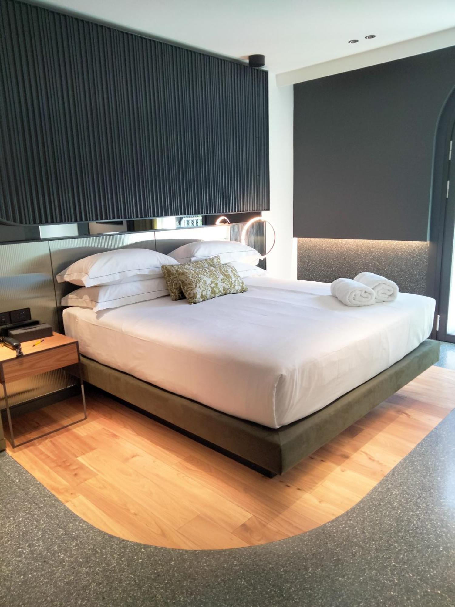 Hotel Ristorante Al Caminetto Worldhotels Crafted Adults Only Torri Del Benaco Bagian luar foto
