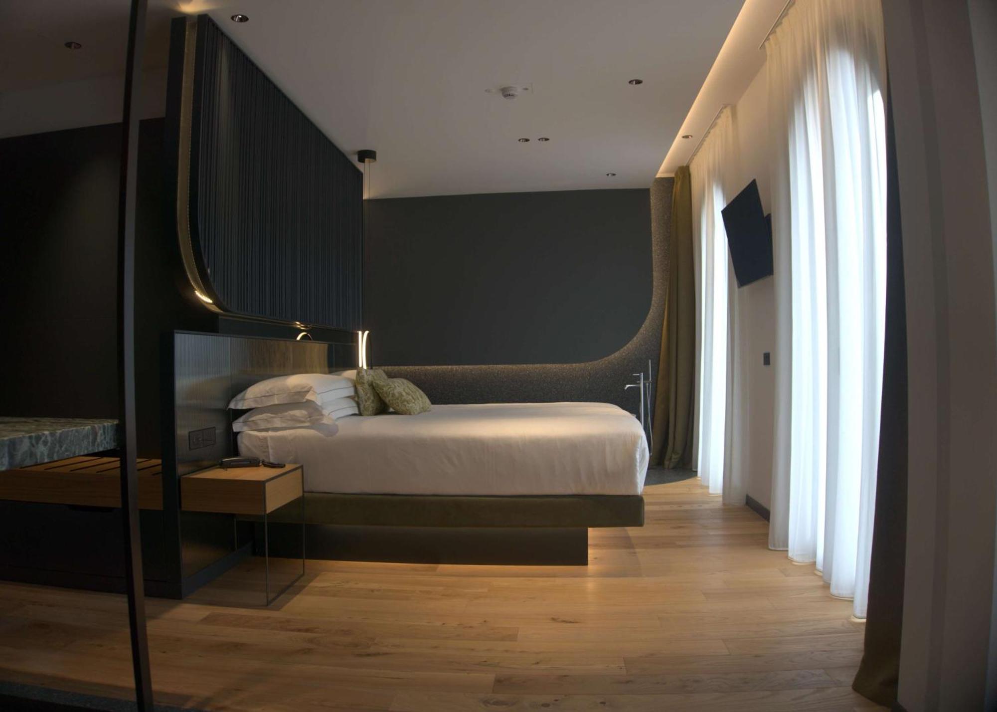 Hotel Ristorante Al Caminetto Worldhotels Crafted Adults Only Torri Del Benaco Bagian luar foto