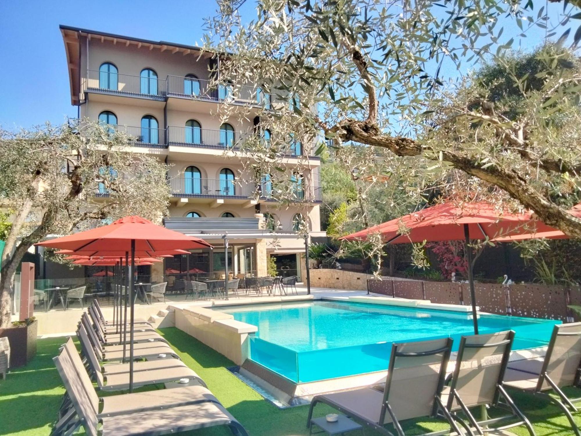 Hotel Ristorante Al Caminetto Worldhotels Crafted Adults Only Torri Del Benaco Bagian luar foto